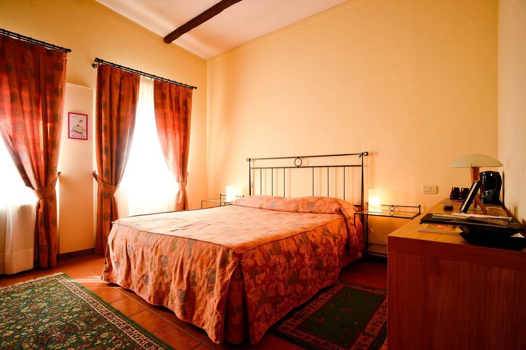 Agriturismo Il Borghetto كريسْبيلاّنو الغرفة الصورة